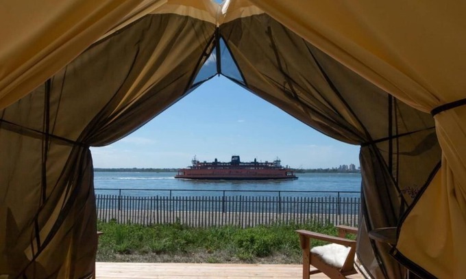 Manhattan Hotel | Journey Waterfront King Tent | Collective | Harbor & City Skyline Views