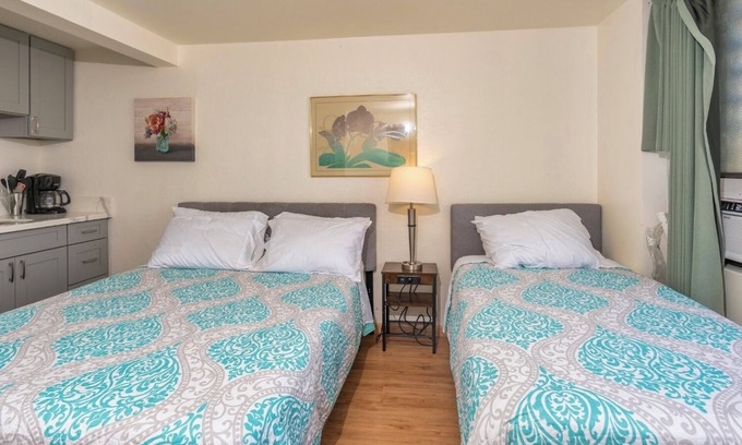 McCully - Moiliili Apartment | Joy House-Remodel Studio Full Kitchen, Free WiFi