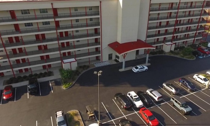 Bluff City Condo | JT² Luxury Penthouse Condominium - 3BDRM, 4BD, 3FBA, Pool, Gym, Hot Tub