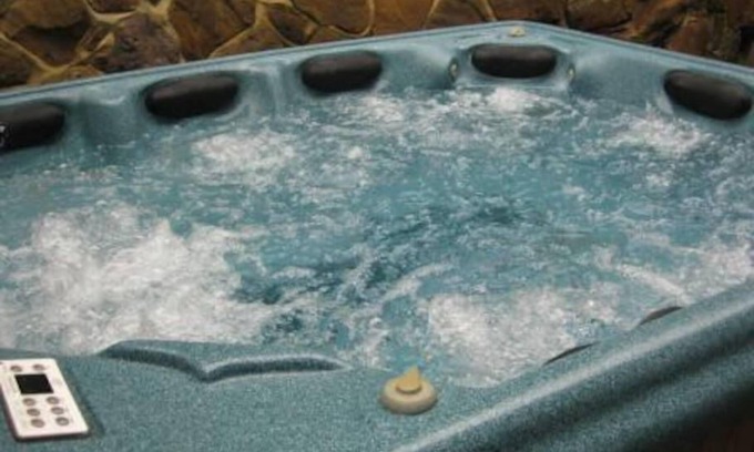 Saintbury Other | Juliet Cottage - Sleeps up to 3 - Large Hot Tub