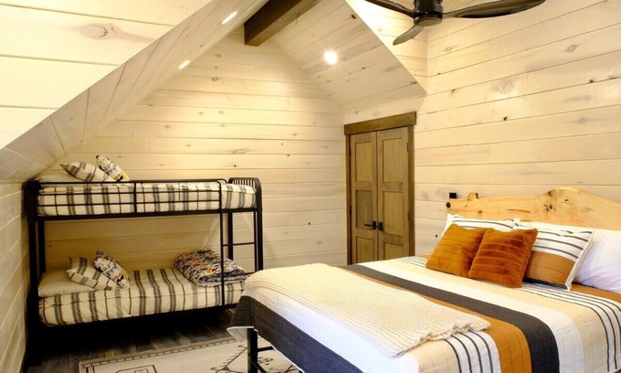 Orderville House | Juniper Ridge Luxury Lodge Two-Bedroom Casita @ East Zion