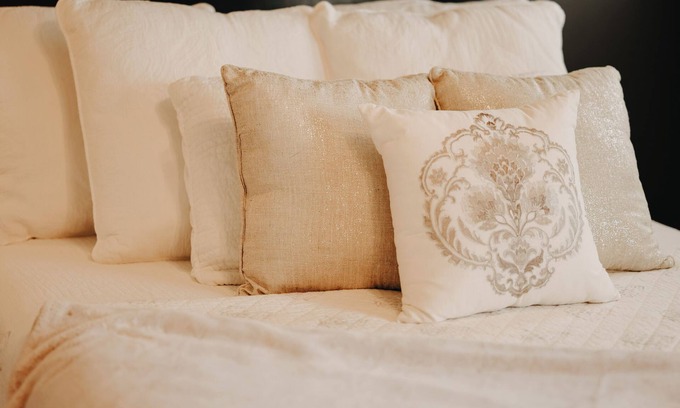 Elizabethtown House | Just 10 minutes from town -We're more than just a place to stay!