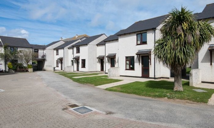 Holywell Apartment | Just a few steps from the beach!