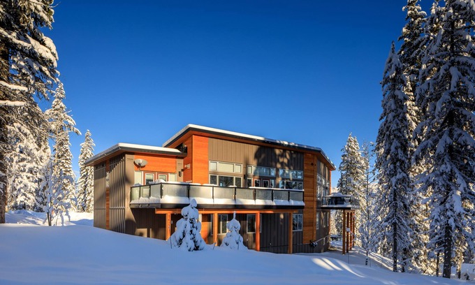 Golden House | Just completed 4 bedroom, 5 bathroom modern Town home, pool table, sleeps 10