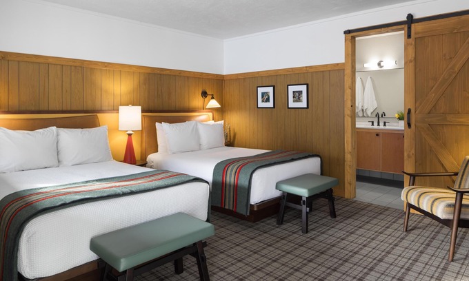 Jackson Hotel | Just What You Were Looking For! Onsite Pool, Free Parking, Pets Allowed