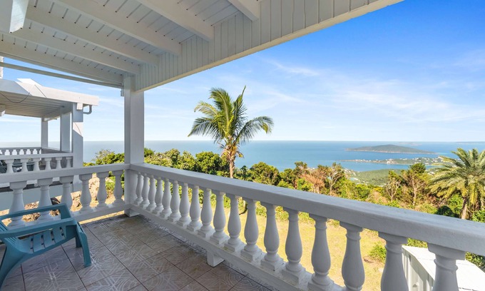 Estate Lindbergh Bay House | Justin's Island Escape-3 Bdrm- Lush Northside