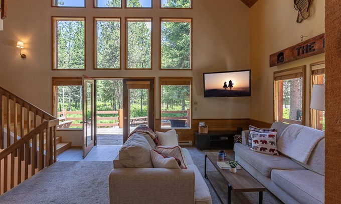 Alpine Northeast House | KABINO: New! Snowmobiling ATV Trails Nearby Rivers Yellowstone Grand Tetons Jackson Free Wifi