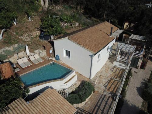 Dafnata House | Kalyva Country House, with private beach and pool