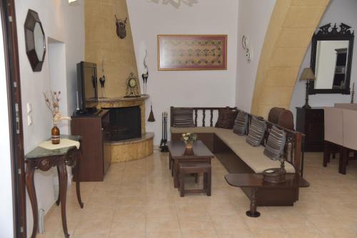 Soroni Apartment | KAMARA traditional house
