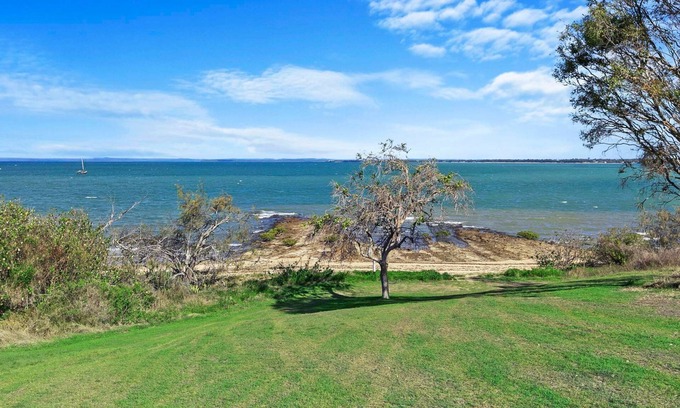 Point Vernon House | Kangaroos At The Point