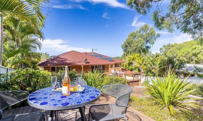 Salamander Bay House | Kanimbla House 15 Kanimbla Dr - air con, WiFi and pet friendly