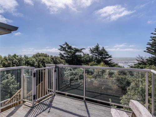 Waikanae House | Kapiti at The Coast - Waikanae Holiday Home