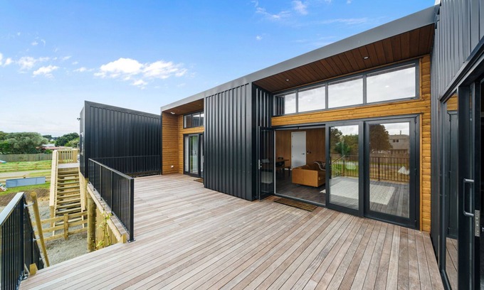 Otaki Beach House | Kapiti Heights - Ōtaki Beach Holiday Home