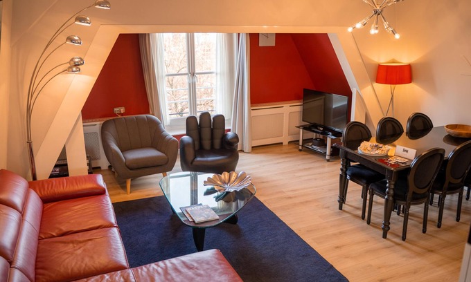 Canal Ring Apartment | Karel Appel apartment