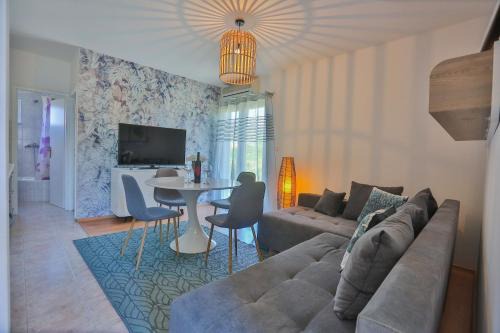 Mejasi House | Karlo’s apartments