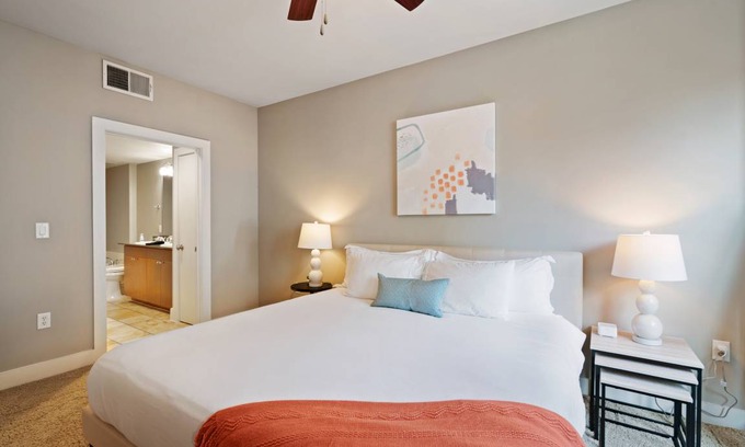 Legacy Park Apartment | Kasa | Comfy 2BD + Pet Friendly | Plano