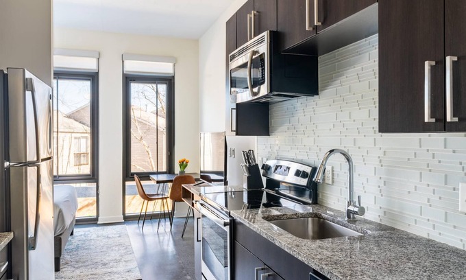 Del Ray Apartment | Kasa Comfy Studio Self Check-in Alexandria