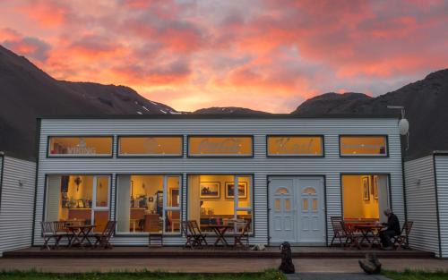 Stadarstadur House | Kast Guesthouse