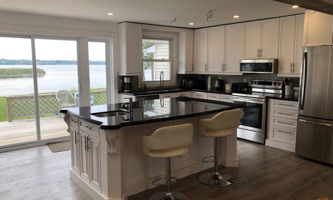 Cameron House | Kawartha Lake, Sturgeon Lakefront Cottage Sleeps 8+