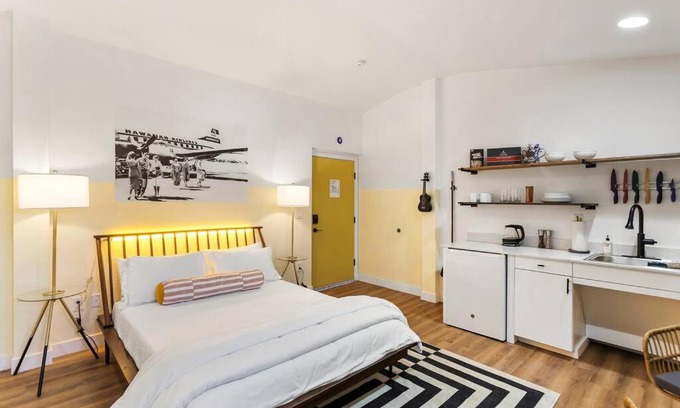 Chandler Apartment | Kawelohea Studio suite. ʻoluʻolu komo