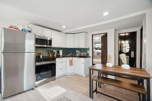 Hampton House | Keefe Korner AC Parking Walk to Beach