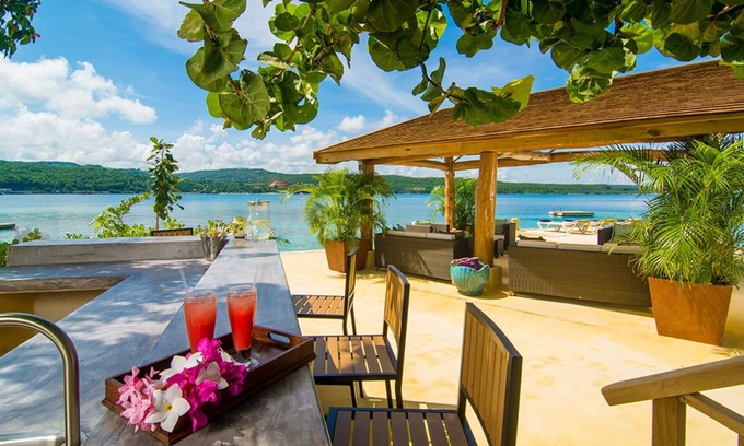 Discovery Bay Villa | Keela Wee on the Beach - 6 bedroom private beach front villa in Discovery Bay