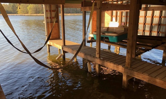 Guntersville House | Keepin' It Reel. 4 BR waterfront home with 2 slip boathouse