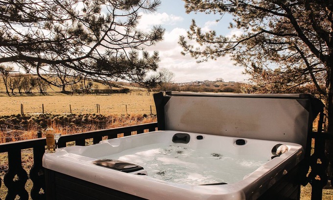 Warton House | Keer Side Lodge - Luxury lodge with prvt hot tub