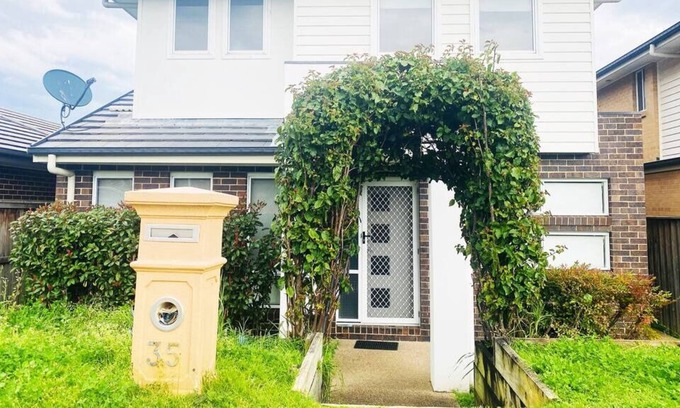 Kellyville House | Kellyville 5Br-Closed to Shops, Parks and School
