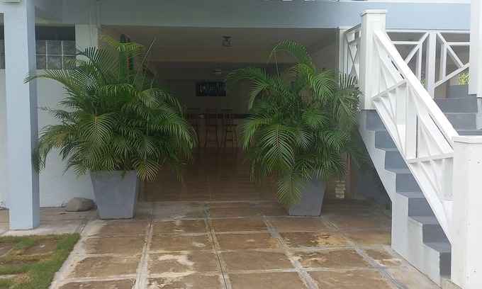 Lances Bay Villa | Kelso Sunset Villa -Cozy Quiet Retreat-Comfortable sleeps 8 n2 King/4 Queen Beds