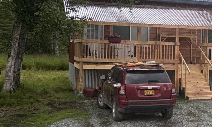 Soldotna House | Kenai River fishing access