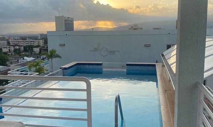 Eden Gardens Apartment | Kensington two bedroom with pool and gym