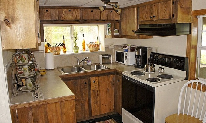 Lexington Cottage | Kentucky River Cottages ~ 1st Floor Suite ~ On The Bourbon Trail!