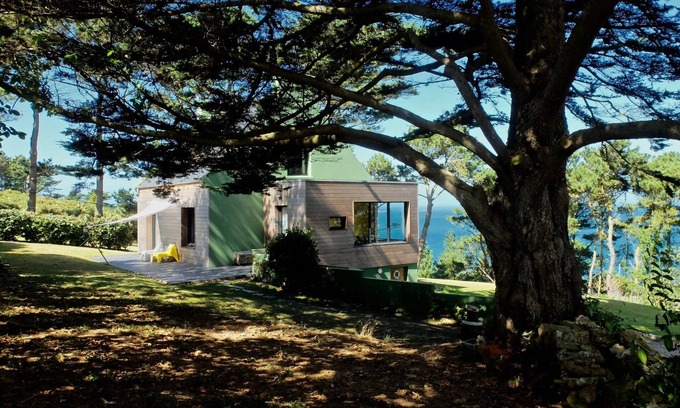 Plouguerneau House | Kerpilu, listed * house in a magical place facing the sea, along the GR34.