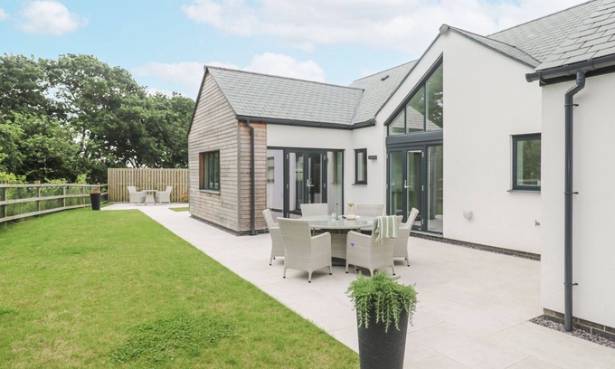 Mylor House | KERREK LODGE, family friendly, with a garden in Mylor Bridge