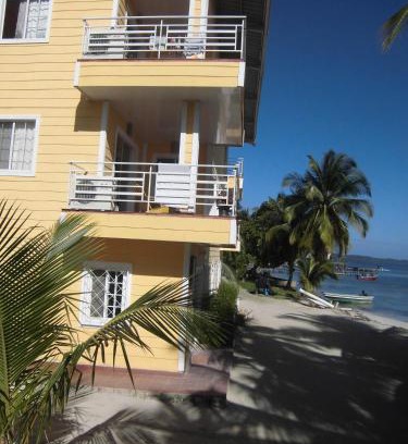 Carenero Island Apartment | Kevin Kondos