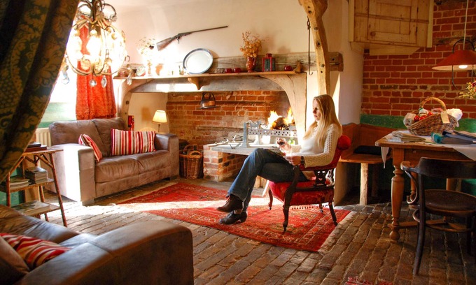 Sudbury Cottage | Kick off your shoes, stare into the fire and relax in rural bliss