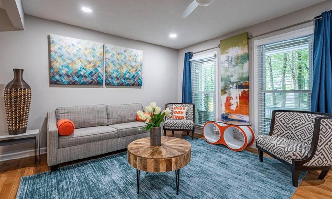 Alpharetta House | King Bd Nature Haven Dwntwn Alpharetta! Dogs Kids