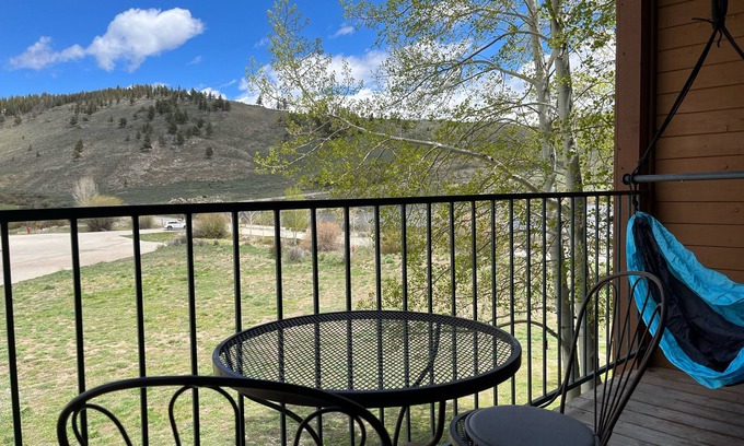 Granby Resort | King Bed Studio- Resort Pool! Hot Tubs! Sleep 4! RMNP! Winterpark! Granby Ranch!