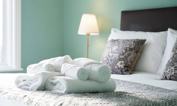 Markhouse Apartment | King Beds & Fast WiFi close to Shops, min walk to bus stop, 15 min to Tube