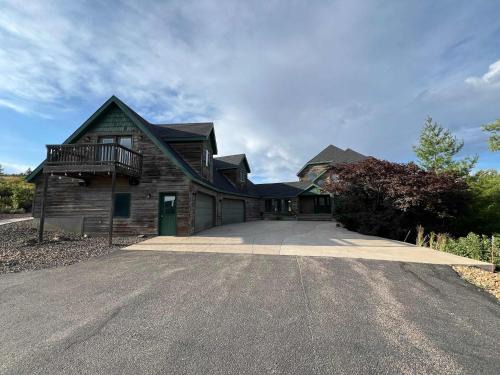 Pocatello House | King Home- Mountain Oasis Pool & Views