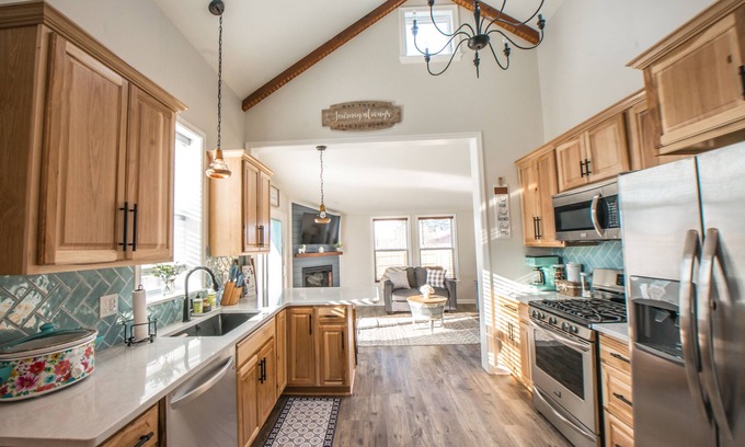 Cheektowaga House | KING Master En-Suite- BRAND NEW Home- Buffalo's Best Kept Secret!