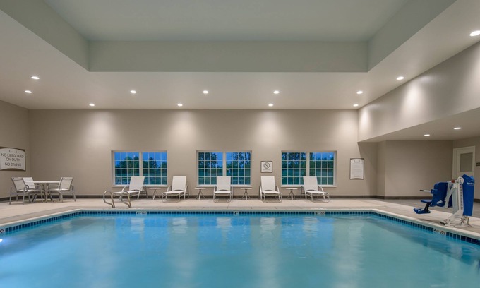 Hillsboro Condo | King Suite. Free Breakfast. Pool. Gym. Quick Drive to Rock Creek Country Club!