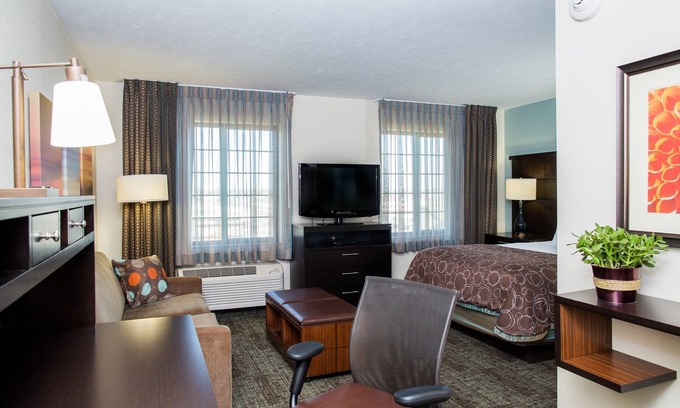 Marquette Apartment | King Suite. Free Breakfast Buffet. Downtown Marquette. Near Northern Michigan University!