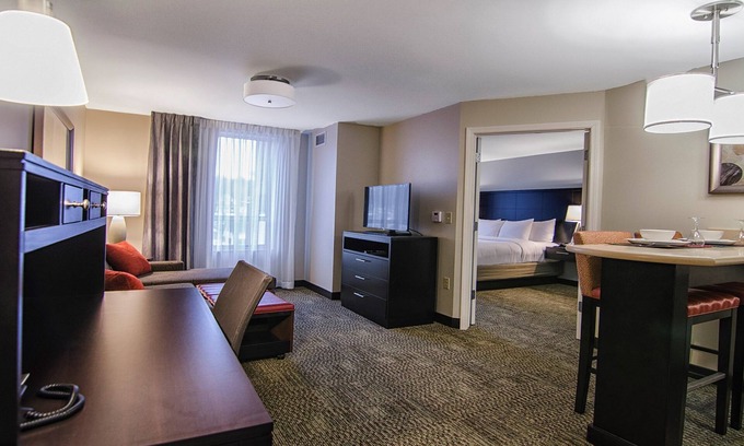 Marquette Condo | King Suite. Free Breakfast Buffet. Downtown Marquette. Close to Northern Michigan University!