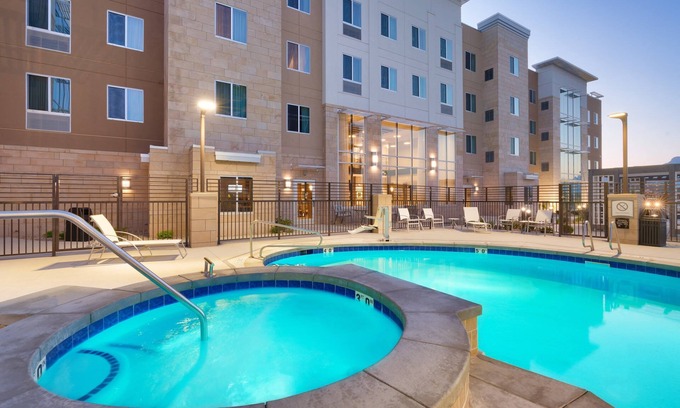 Lehi Condo | King Suite. Free Breakfast. Pool & Hot Tub. Gym. Great for Business Travelers!
