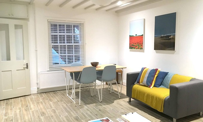 Martlesham Heath House | Kingfisher Cottage - a perfect place to stay