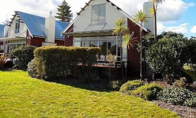 Okere Falls Cottage | Kingfisher - Hamurana Holiday Home