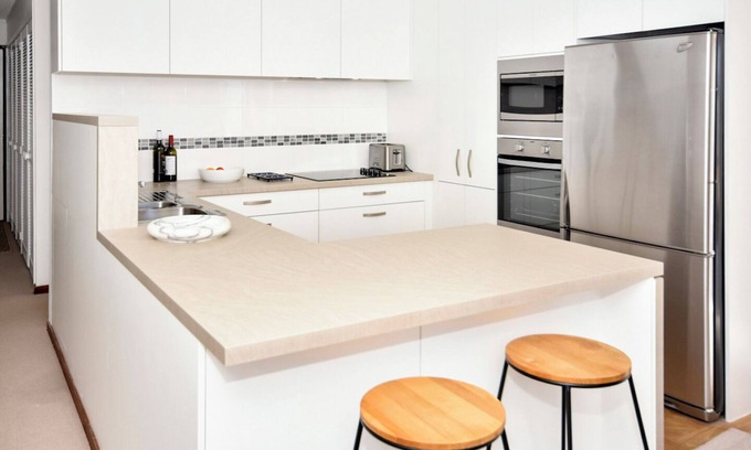 Shelly Beach Apartment | Kings Beach Relaxation - Pool, Beach ZE8