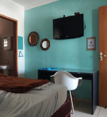 Maringa Apartment | Kit Net 5 azul cama casal